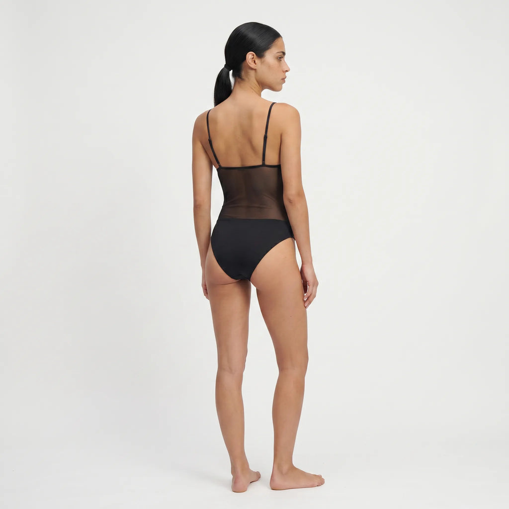 TWO TANNED ONEPIECE - Durchbräunend