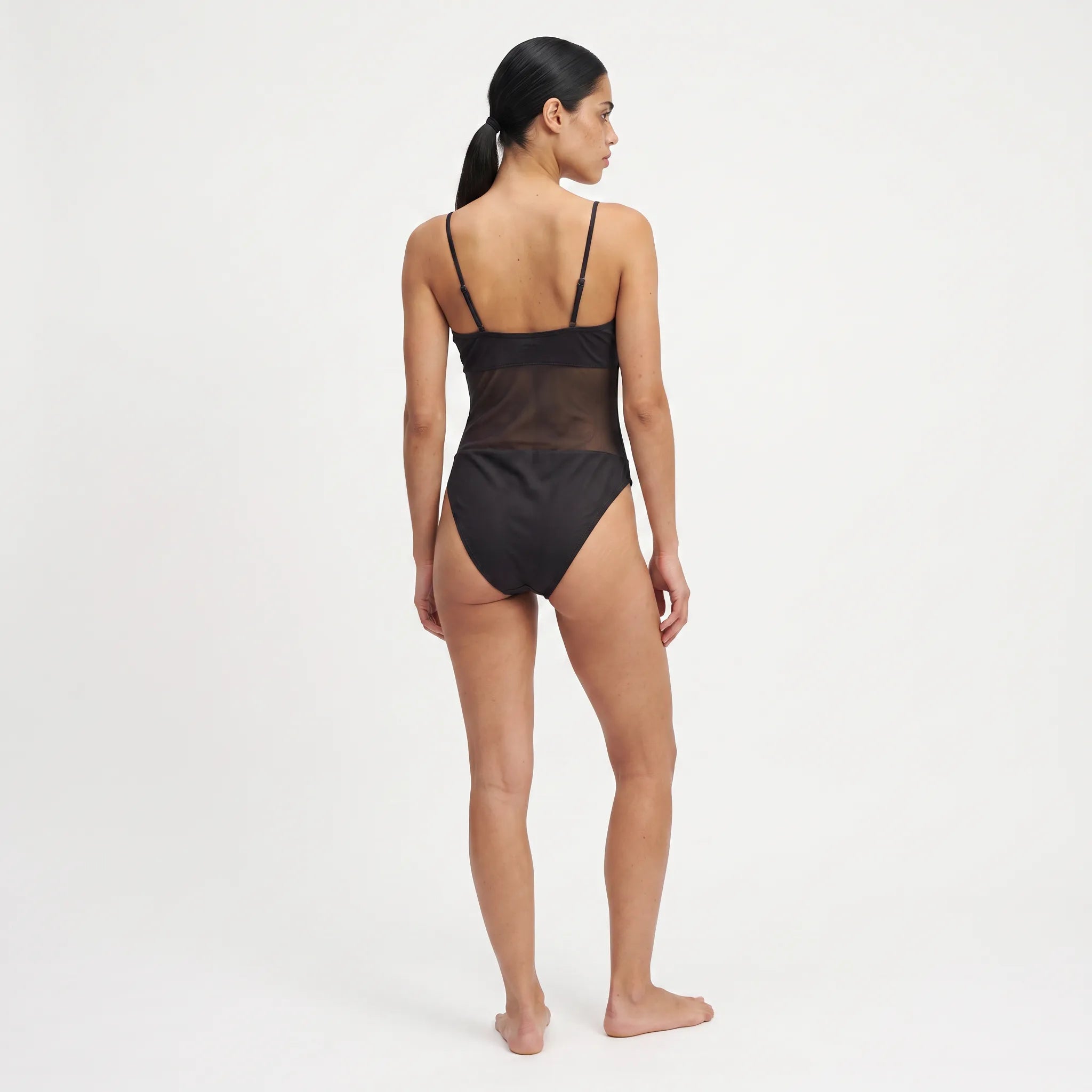 TWO TANNED ONEPIECE - Durchbräunend