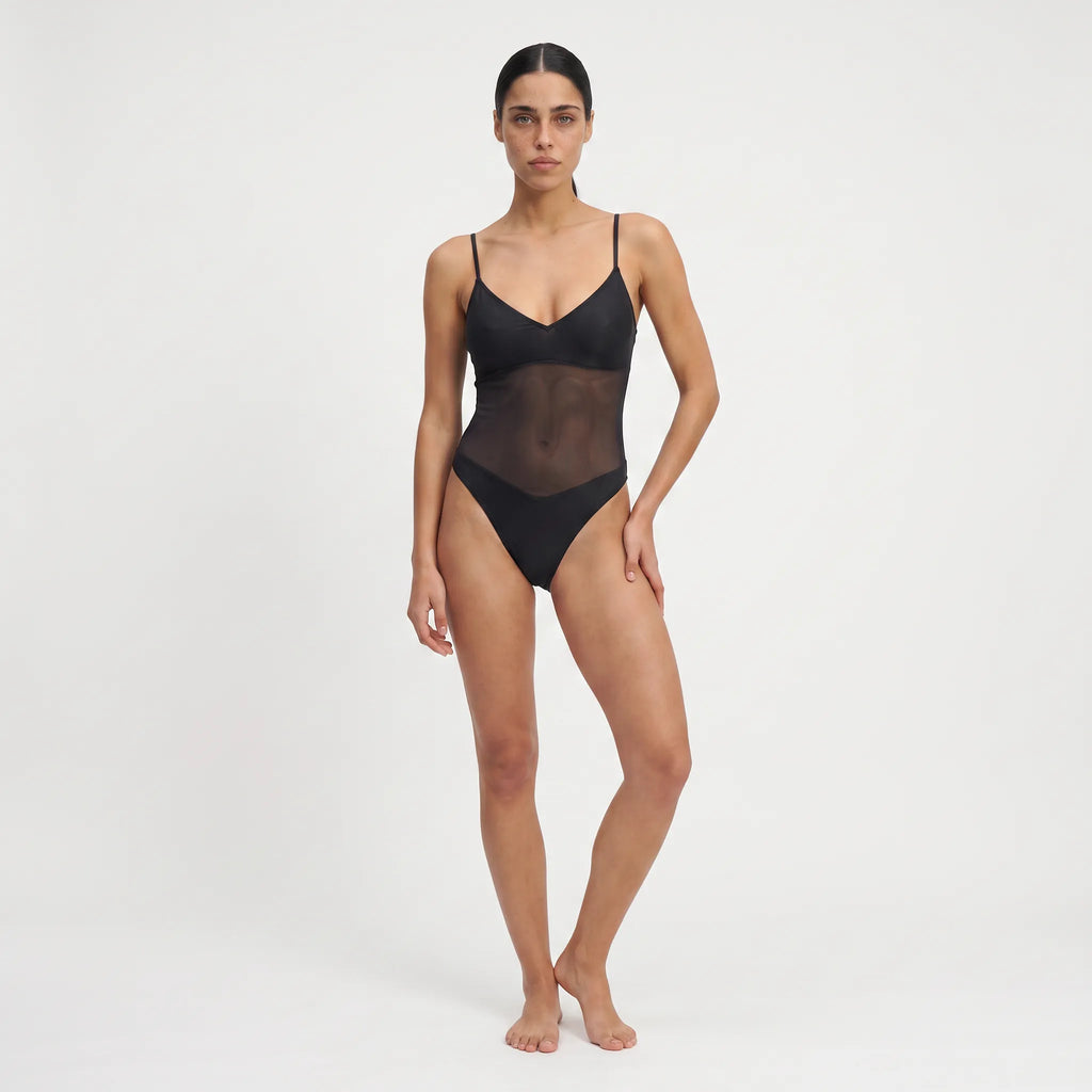 TWO TANNED ONEPIECE - Durchbräunend