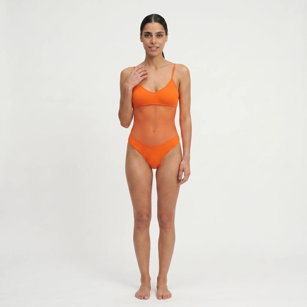 TWO TANNED ONEPIECE - Durchbräunend